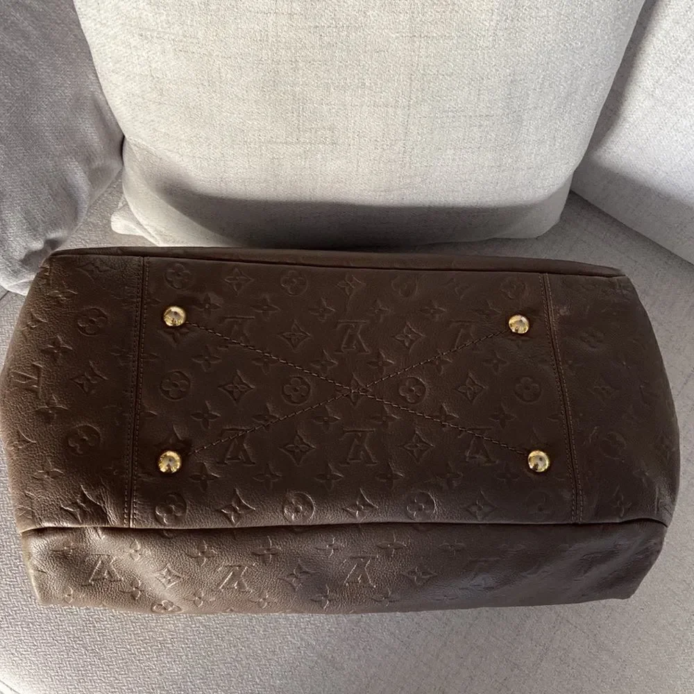 Louis Vuitton Shoulder bag  monogram lamb skin chocolate color